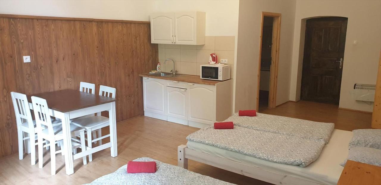 Penzion A Restaurace U Baby Subrovy Otel Kokorin Dış mekan fotoğraf